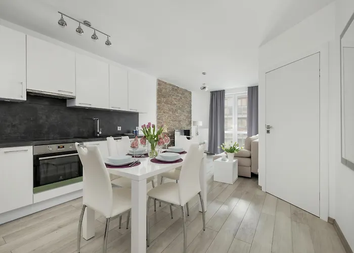 Funkcjonalne I Komfortowe Sun Seasons 24 W Kolobrzegu By Renters *