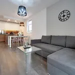 Funkcjonalne I Komfortowe Sun Seasons 24 W Kolobrzegu By Renters 아파트 코워브제크