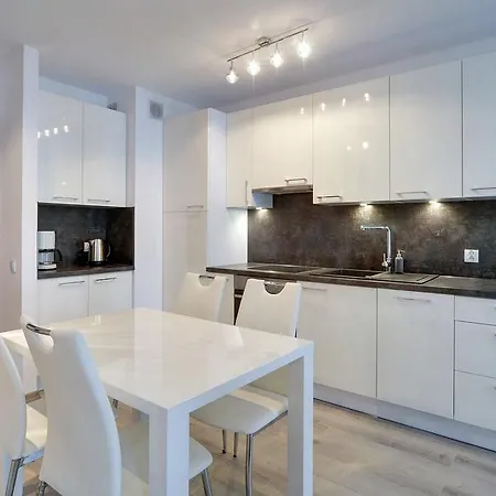 Funkcjonalne I Komfortowe Sun Seasons 24 W Kolobrzegu By Renters Колобжег